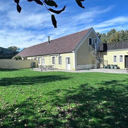 Ruheoase Im Gruenen Nahe Wien